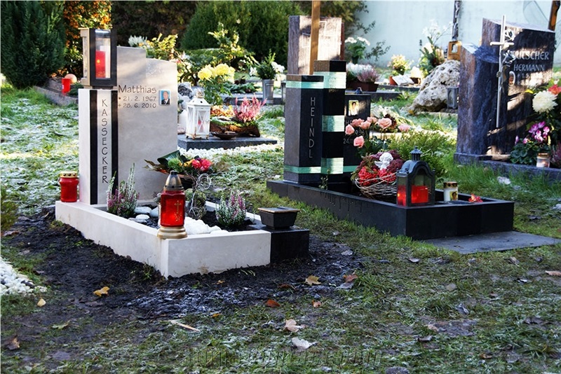Kelheimer Auerkalk and Nero Impala Granite Combination Monuments