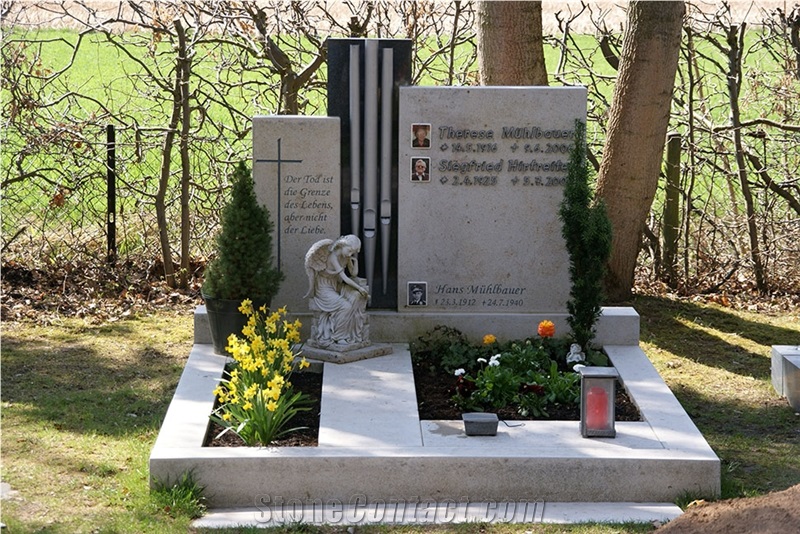 Kelheimer Auerkalk and Nero Impala Granite Combination Monuments