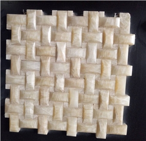 China Pure Onyx Beige Color Polished Mocaic Tiles for Decoration