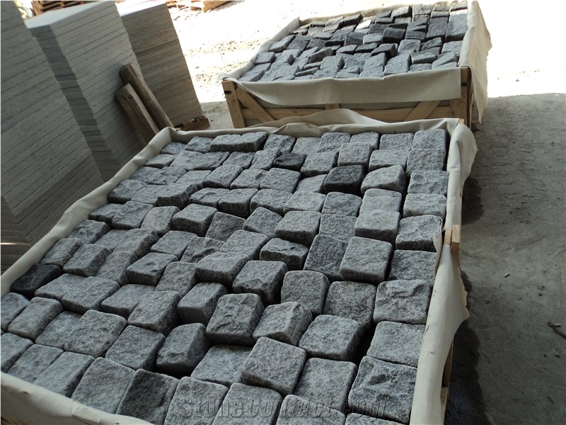 China Cheap G654 Padang Dark Grey/Sesame Black Surface Flamed,Others Sawn Cut Cube Stone/Cobblestone/Paving for Patio,Driveway, Walkway, Pavers Outdoor Natural Stone Flooring, Quarry Owner Factory