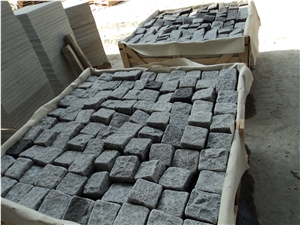 China Cheap G654 Padang Dark Grey/Sesame Black Surface Flamed,Others Sawn Cut Cube Stone/Cobblestone/Paving for Patio,Driveway, Walkway, Pavers Outdoor Natural Stone Flooring, Quarry Owner Factory