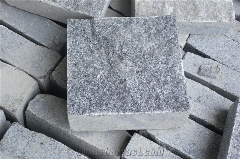 China Cheap G654 Padang Dark Grey/Sesame Black Surface Flamed,Others Sawn Cut Cube Stone/Cobblestone/Paving for Patio,Driveway, Walkway, Pavers Outdoor Natural Stone Flooring, Quarry Owner Factory