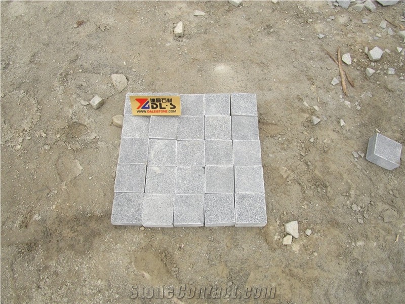 China Cheap G654 Padang Dark Grey/Sesame Black Surface Flamed,Others Sawn Cut Cube Stone/Cobblestone/Paving Graden Stepping, Walkway, Pavers Outdoor Natural Stone Flooring, Quarry Owner Factory