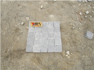 China Cheap G654 Padang Dark Grey/Sesame Black Surface Flamed,Others Sawn Cut Cube Stone/Cobblestone/Paving Graden Stepping, Walkway, Pavers Outdoor Natural Stone Flooring, Quarry Owner Factory