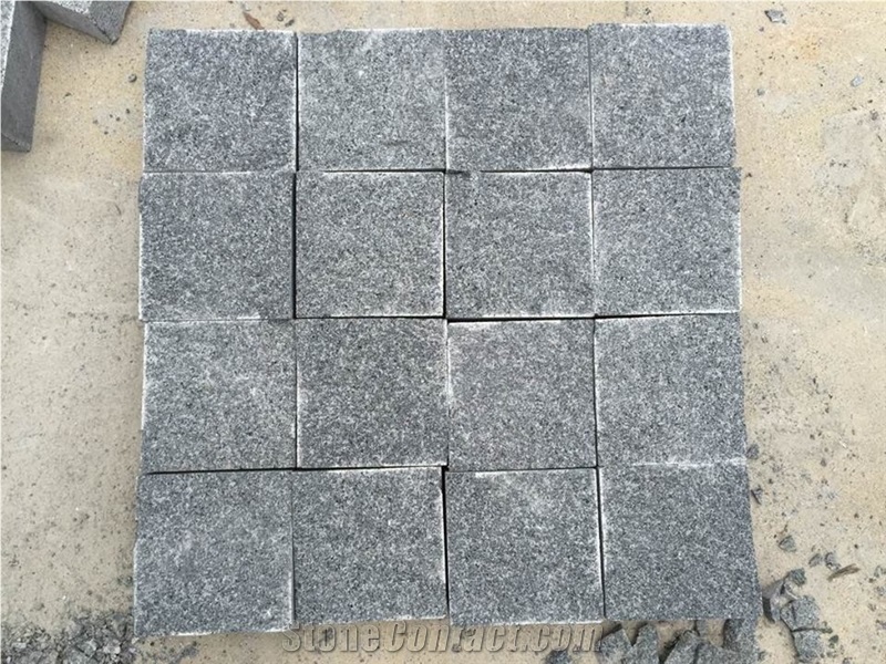 China Cheap G654 Padang Dark Grey/Sesame Black Surface Flamed,Others Sawn Cut Cube Stone/Cobblestone/Paving Graden Stepping, Walkway, Pavers Outdoor Natural Stone Flooring, Quarry Owner Factory