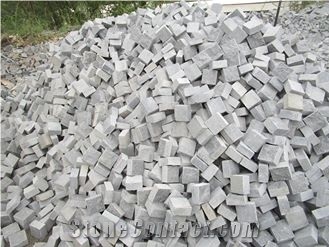 China Cheap G654 Padang Dark Grey/Sesame Black Surface Flamed,Others Sawn Cut Cube Stone/Cobblestone/Paving Graden Stepping, Walkway, Pavers Outdoor Natural Stone Flooring, Quarry Owner Factory