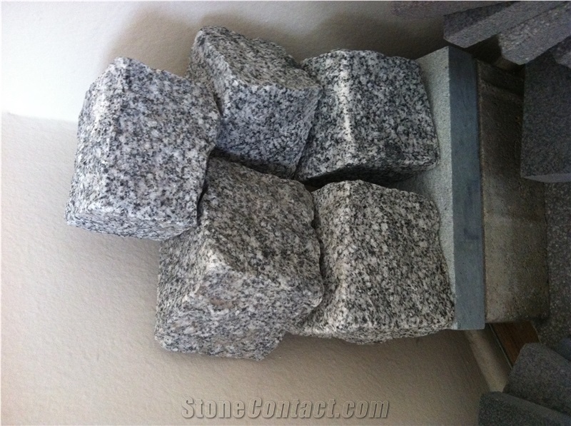 Bergama Grey Granite Cubes