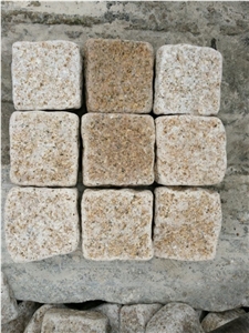 China Rustic Yellow Granite G682 Cobbles, Desert Gold G3582 Granite Paving Stone,China Gold Leaf Granite Cube Stone, Yellow Rock Padang Yellow Granite Cobbles Split Tumbled Surface