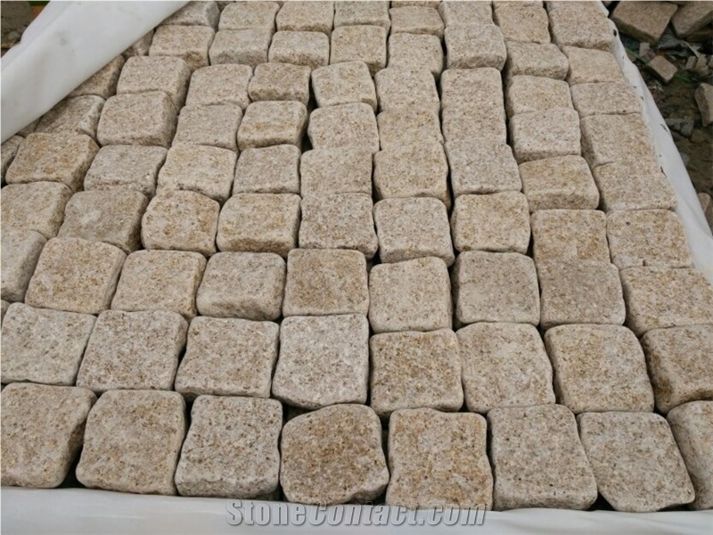 China Rustic Yellow Granite G682 Cobbles, Desert Gold G3582 Granite Paving Stone,China Gold Leaf Granite Cube Stone, Yellow Rock Padang Yellow Granite Cobbles Split Tumbled Surface