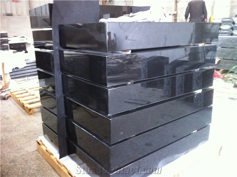Grass Market Monument, Black Granite Slant Grave
