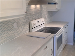Caesar Stone Alpine Mist Quartz Slab, Italian Marble Like Prefabricated Slab for Laminate Kitchen Countertops Custom Quartz Table Top, Quartz Stone Bar Top for Sale