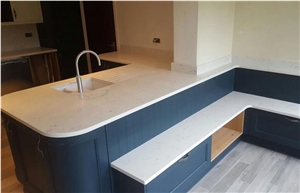 Construction Material in Excellent Quality Carrara Custom Quartz Stone Table Top, Kitchen Cabinet Stone Island Top, Carrara Custom Quartz Stone Table Top, Kitchen Cabinet Stone Island Top