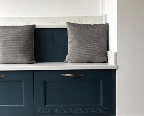 Construction Material in Excellent Quality Carrara Custom Quartz Stone Table Top, Kitchen Cabinet Stone Island Top, Carrara Custom Quartz Stone Table Top, Kitchen Cabinet Stone Island Top