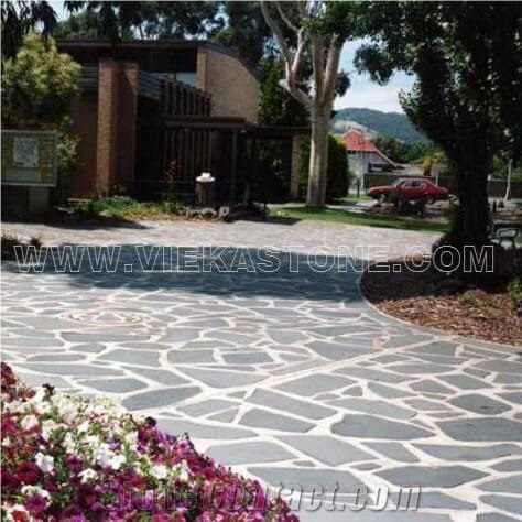 China Irregular Random Flagstone Black Slate Pavers Split Nature Face Tile Landscaping Natural Stone for Indoor & Outdoor Patios Walkways Garden Courtyard Pool Decks Surrounding Project