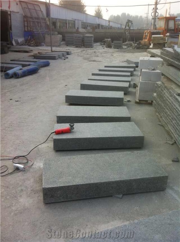 China Natural Stone Diamond Black/Black Diamond Granite Flamed/Bush-Hammered Cube Stone/Courtyard Cobble Stone/Road Pavers/Walk-Way Pavers/Garden Paving/Landscaping Stone/Building Projects