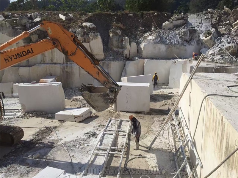 Crema Elizabeth Marble Blocks