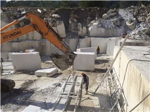 Crema Elizabeth Marble Blocks