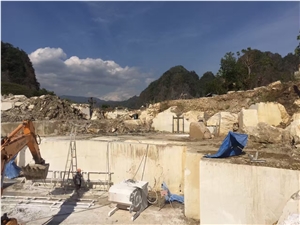 Crema Elizabeth Marble Blocks