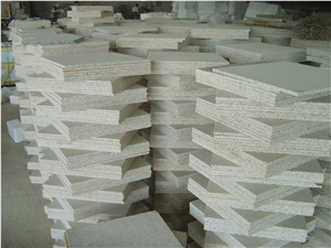 China Yellow Granite, Yellow G682, Zhangpu Rusty,Golden Beach,Sunny Gold Granite,Flamed Tile, Flooring Tile, Granite Slabs,Wall Tile, Paving,Cobbles