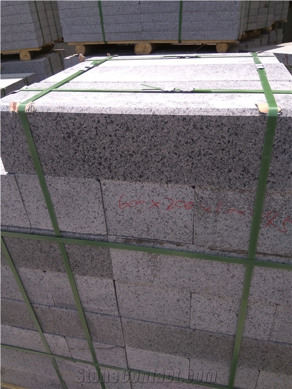 New G654 Gray Granite Curbstones Flamed Bushhammered Polished Surface Competitive Prices