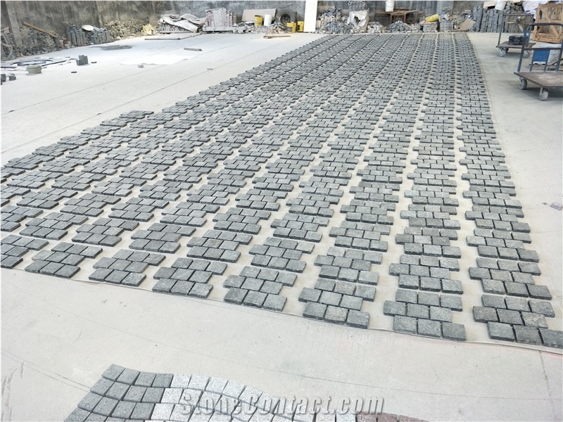 China Black Granite Black Pearl Black Granite Fuding Black G684 Flamed Bush Hammered Cobble on Mesh Cube Stone,Mixed Granite Stone and Colors Driveway Paving Stone,Garden Landscaping Natural Granite