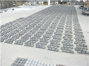 China Black Granite Black Pearl Black Granite Fuding Black G684 Flamed Bush Hammered Cobble on Mesh Cube Stone,Mixed Granite Stone and Colors Driveway Paving Stone,Garden Landscaping Natural Granite