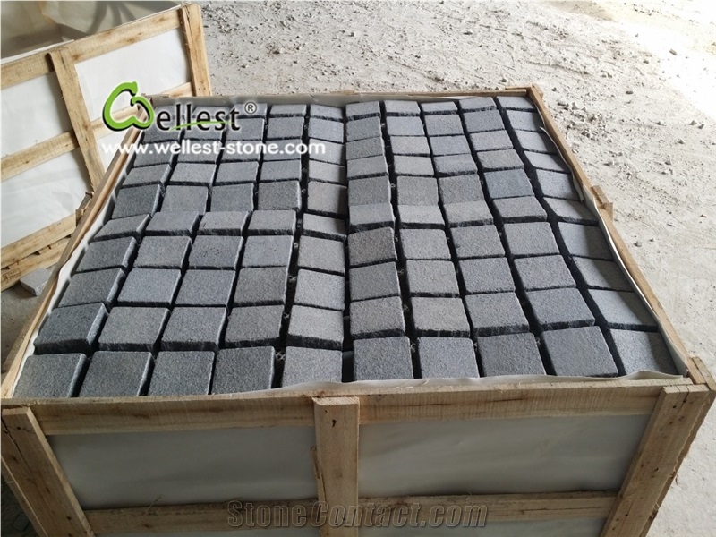 Dark Grey Granite Flamed on Top, Four Sides Natural Driveway Paving Stone