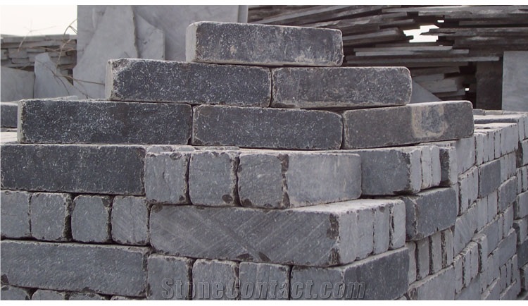 China Origin Grey Color Bluestone Tumbled Processing Floor Paver, Blue Limestone Hard Dencity Strong Solid Paving Covering Cube Stone Brick