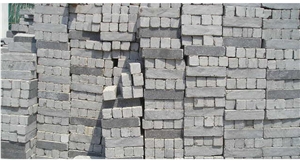 China Origin Grey Color Bluestone Tumbled Processing Floor Paver, Blue Limestone Hard Dencity Strong Solid Paving Covering Cube Stone Brick