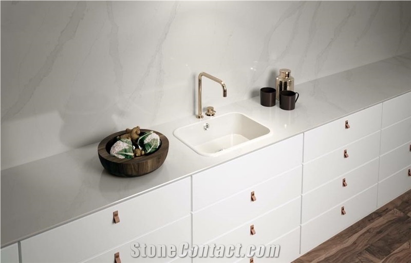 Beautiful Kitchen Top in Silestone Calacatta Gold and a Sink Integrity