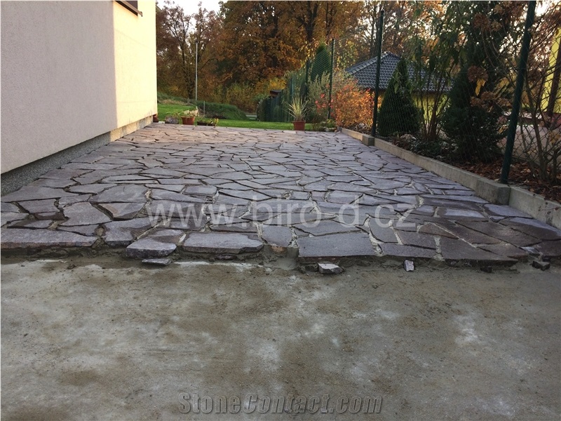 Gneiss Irregular Flagstone Pavers