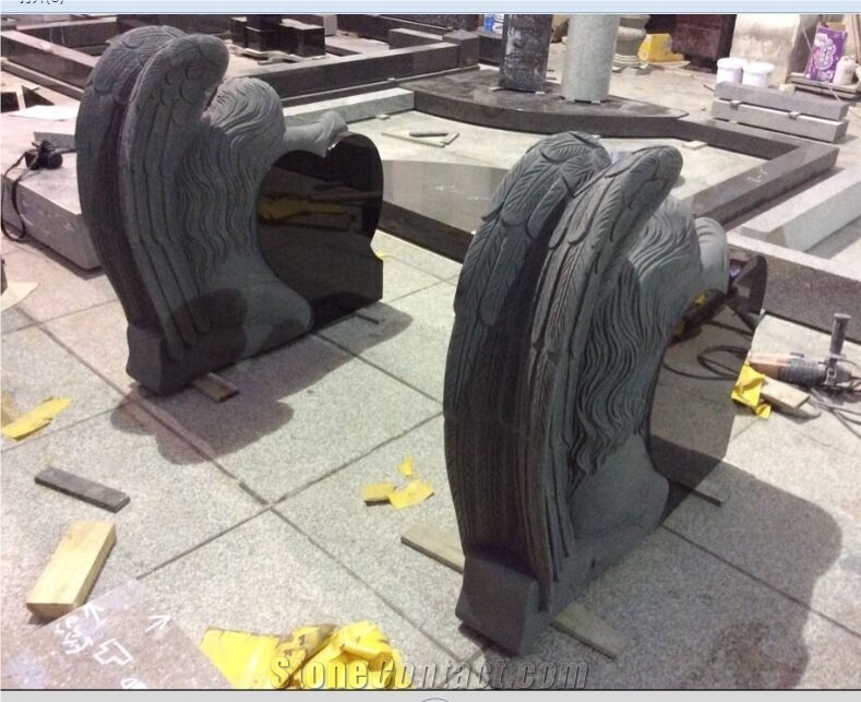 China Factory Handcarved Winged Angel Headstone for Sale, Black Granite Angel Hold the Heart Monuments and Tombstones