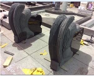 China Factory Handcarved Winged Angel Headstone for Sale, Black Granite Angel Hold the Heart Monuments and Tombstones