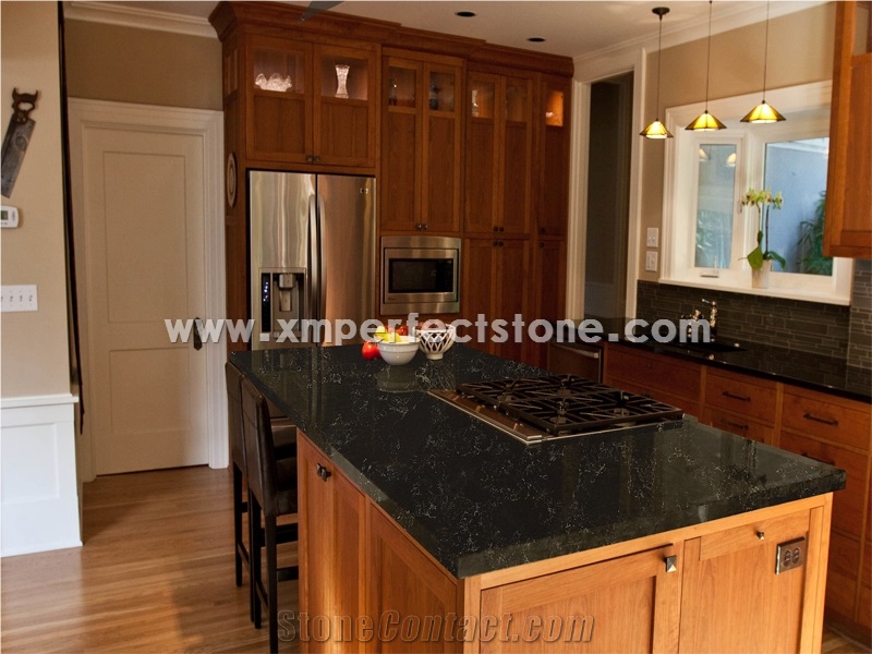 Chinese Black Quartz with Golden Lines for Kitchen Countertop/Island Tops