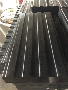 China Black Zhangpu Basalt Street Gutter Grooved Drainage Tile Paver China Black Zhangpu Basalt Street Gutter Grooved Drainage Tile Paver