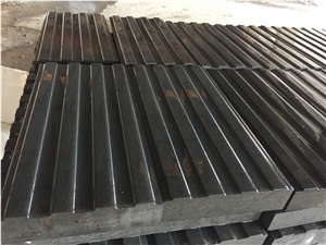 China Black Zhangpu Basalt Street Gutter Grooved Drainage Tile Paver