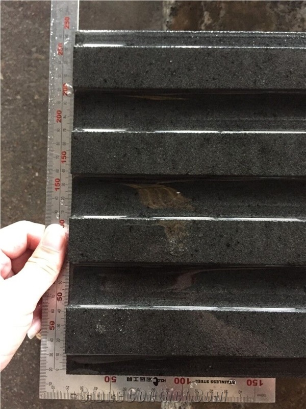 China Black Zhangpu Basalt Street Gutter Grooved Drainage Tile Paver