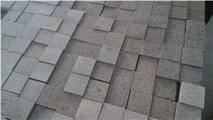 China Rusty Yellow G350 Granite Bush Hammered Cobble Stone