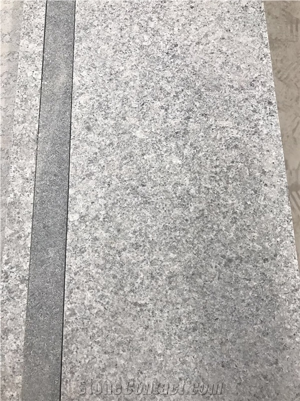 China Hill Light Granite G633 with Black Stone Flamed Anti Slip Stairs/Steps/ Staircase,Flamed Light Granite Staircase