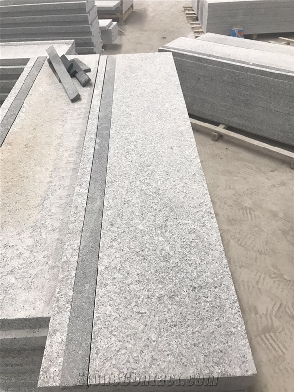 China Hill Light Granite G633 with Black Stone Flamed Anti Slip Stairs/Steps/ Staircase,Flamed Light Granite Staircase