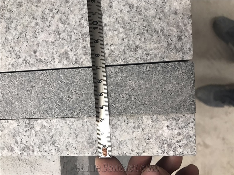 China Hill Light Granite G633 with Black Stone Flamed Anti Slip Stairs/Steps/ Staircase,Flamed Light Granite Staircase