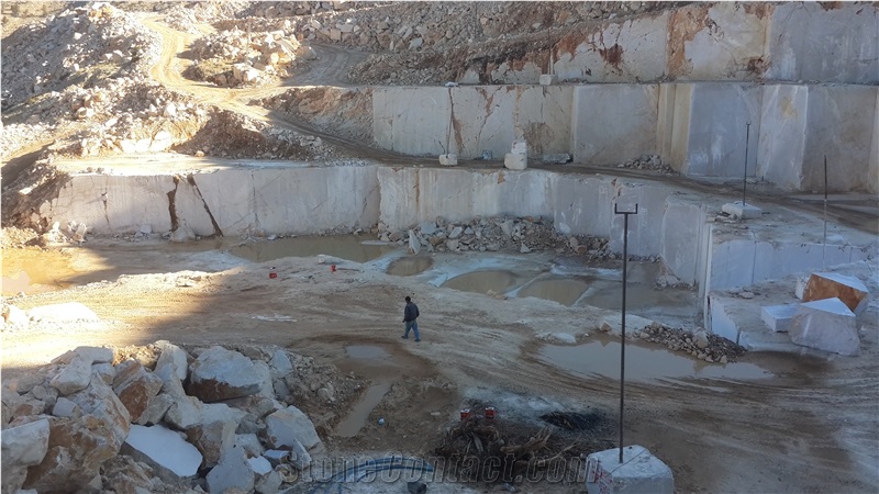 Mersin Mut Beige Marble Quarry Blocks