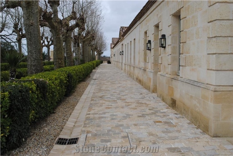 French Limestone Pierre De Limeyrat Split Cobblestones