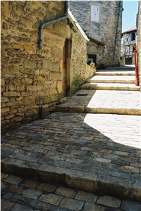 French Limestone Pierre De Limeyrat Split Cobblestones