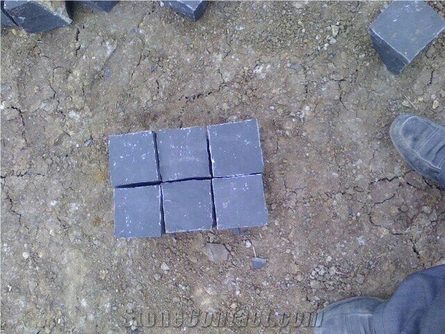 Austral Black Basalt Cubes Cobblestone Paver Mats