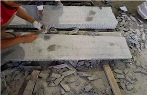 China Sesame Grey Granite Flame Cube Paving Stone