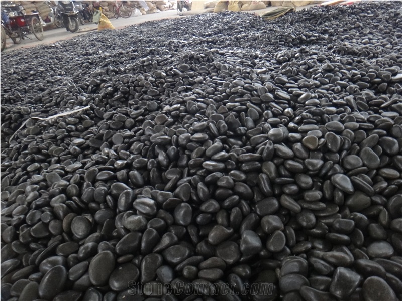 China Black Polished Pebbles River Stone Paving