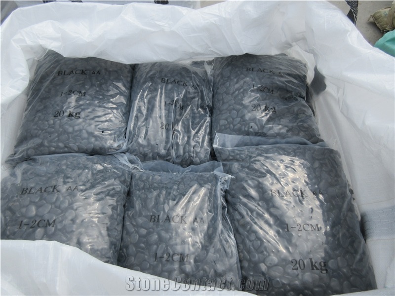 China Black Polished Pebbles River Stone Paving