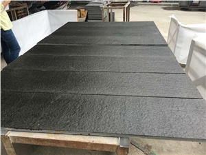 China Flamed Mongolia Black Granite Flooring Tiles