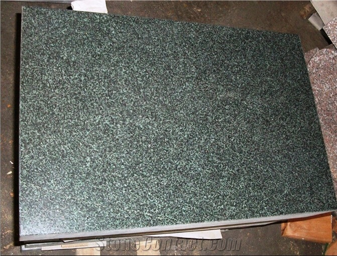 China Polished Gem Green Granite Slabs For Wall